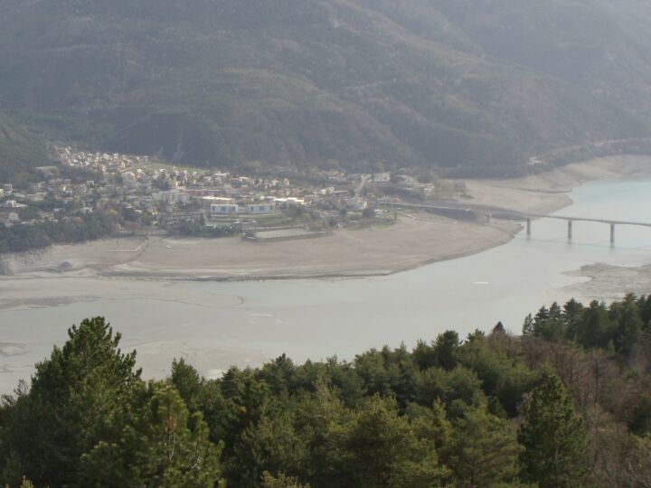 Les plus belles plages et où se baigner au lac de Serre-Ponçon