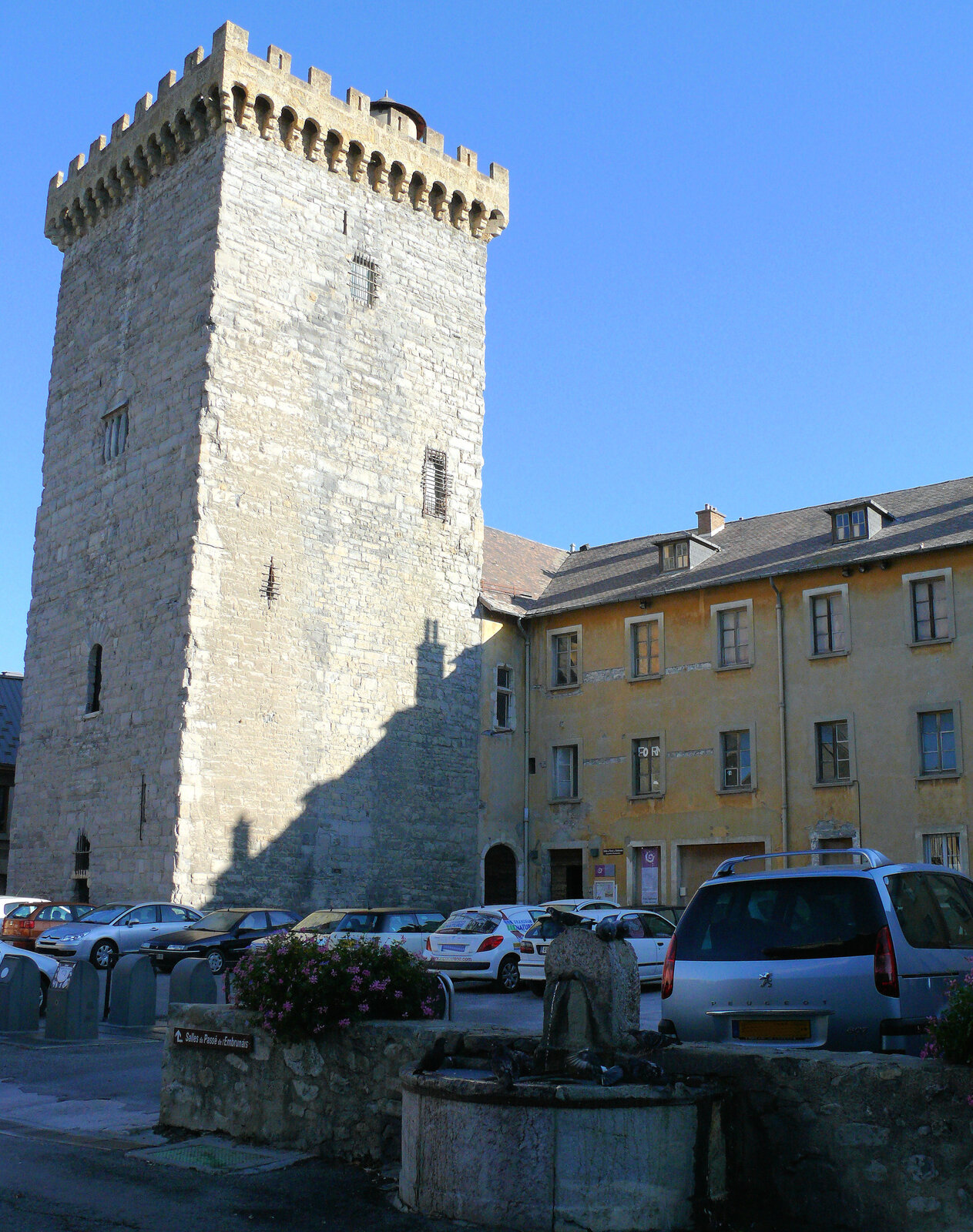La Tour Brune, donjon médiéval d'Embrun