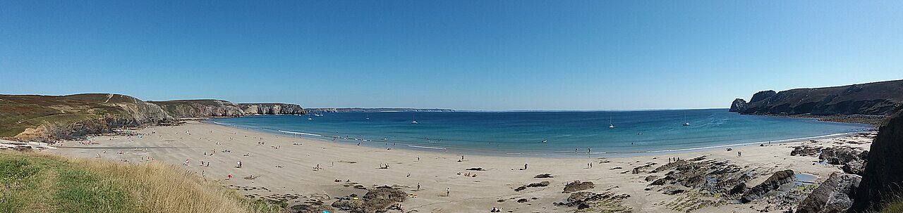 La plage de galets du Veryac'h au pied de Pen-Hir