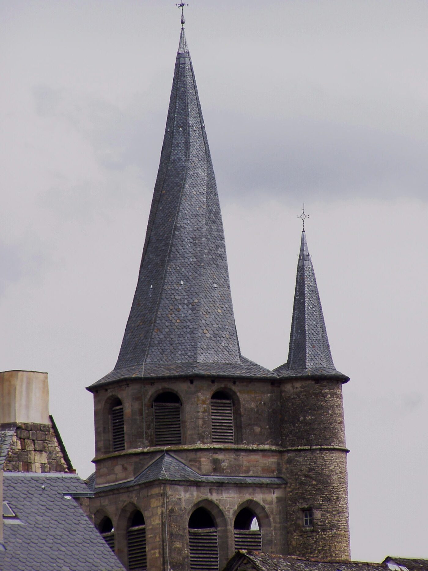 Le clocher tors de l'eglise de Saint-Come-d'Olt