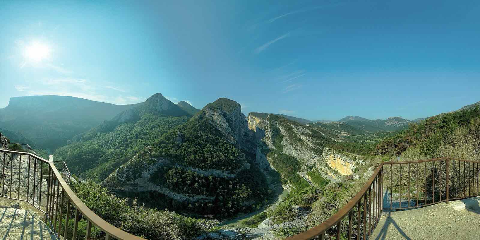 Panorama sur les gorges du Verdon depuis le Point Sublime à Rougon