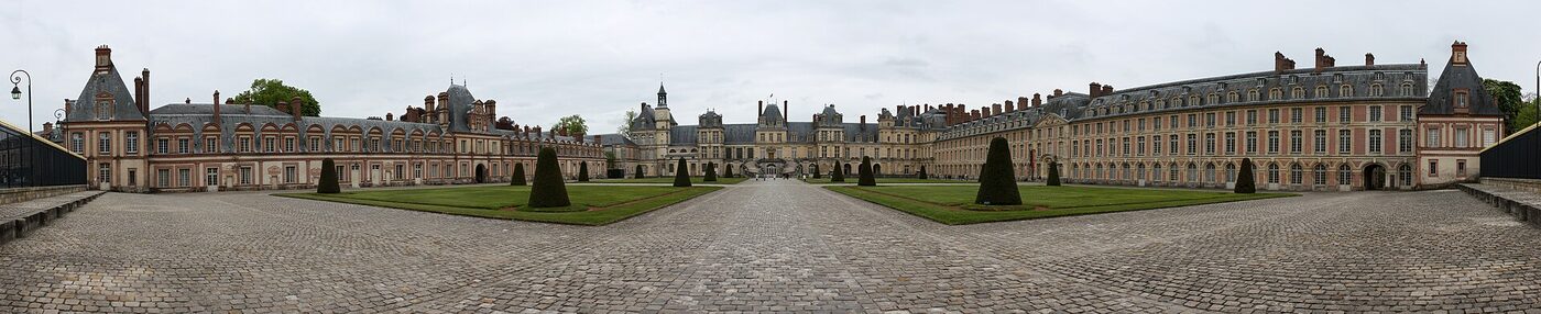 La façade du château de Fontainebleau, en Seine-et-Marne