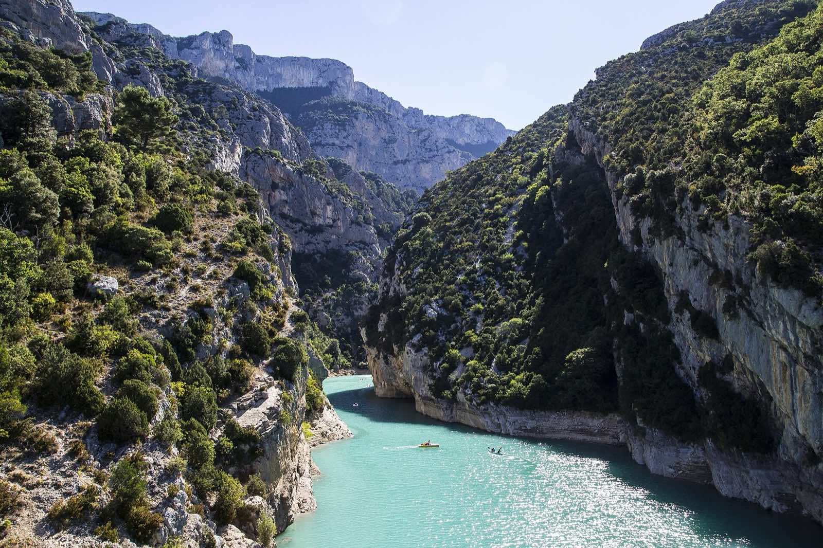 L'entrée des gorges du Verdon vue depuis le pont du Galetas, au bout du lac de Sainte-Croix
