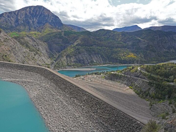 Carte du lac de Serre-Ponçon : plages, villages et points de vue secteur par secteur