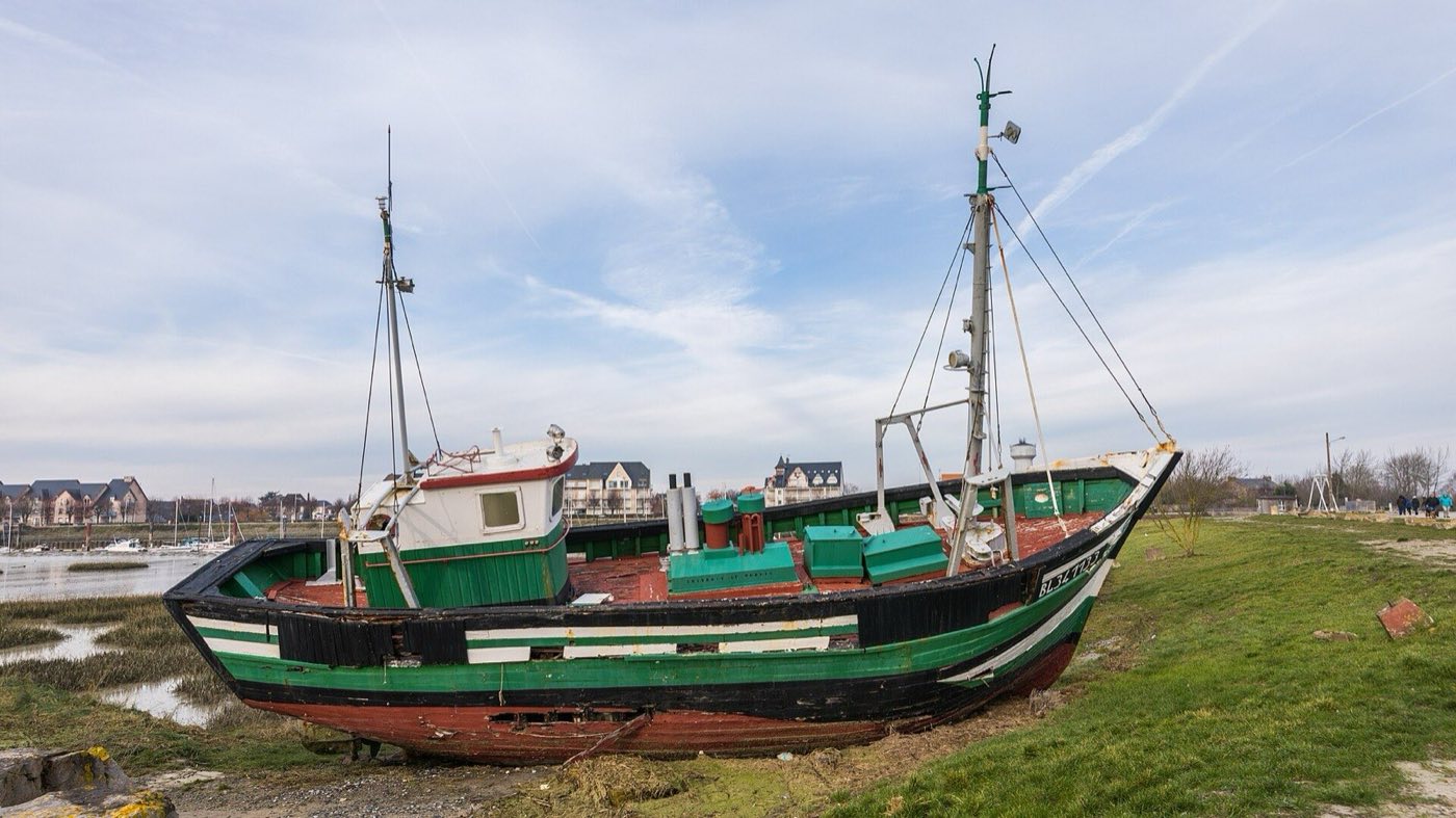 Le port du Crotoy en baie de Somme avec ses bateaux de pêche à quai